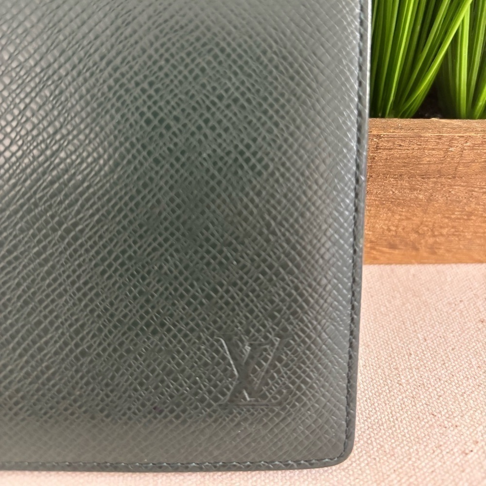 Louis Vuitton Taiga Leather Bifold Long Wallet  Green - Picture 3 of 13